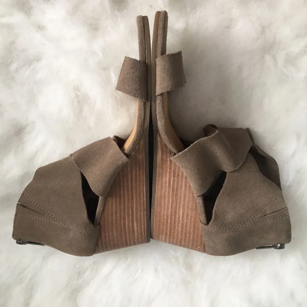 Lucky Brand Tammanee Suede Wedge Sandals Size 10
